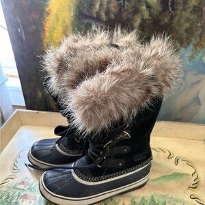 Sorel Faux Fur trimmed Black Winter Boots size 8